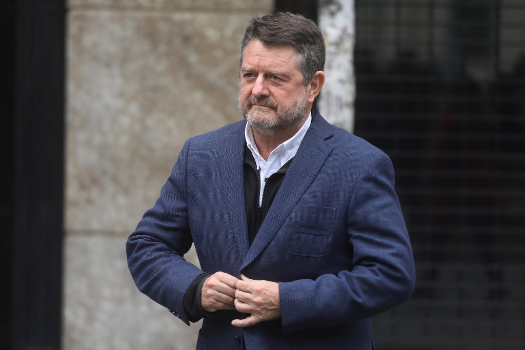 Oposición prepara solicitud de destitución contra Claudio Orrego tras informe de Contraloría