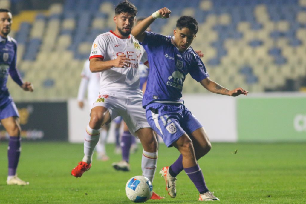 Curicó Unido vence 2-1 a la U y toma ventaja en octavos de Copa Chile