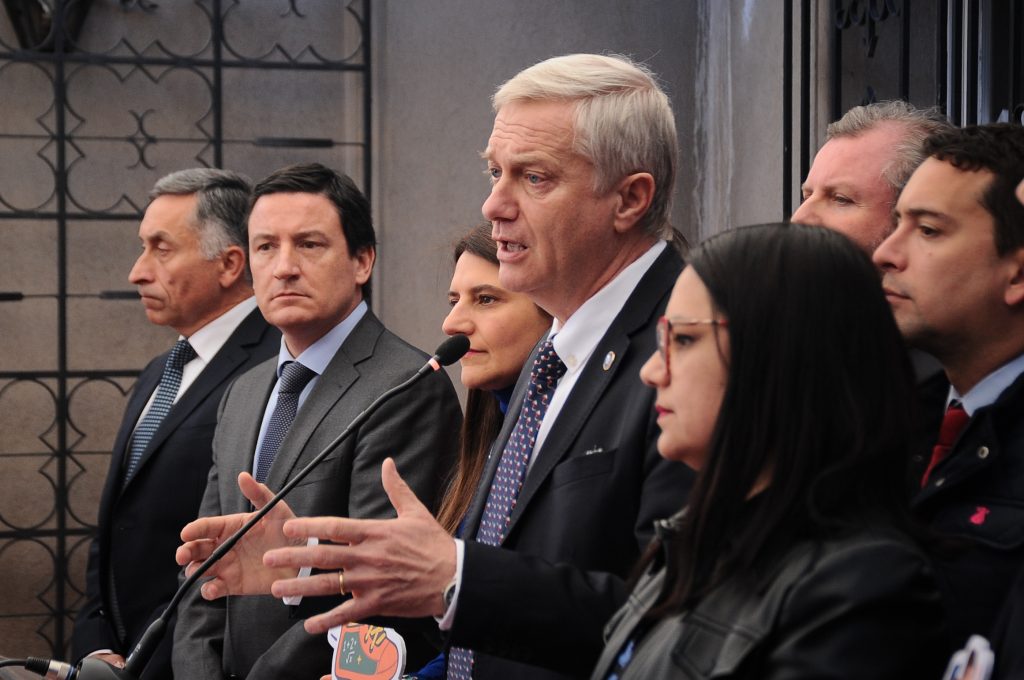 Incidente entre Kast y moderadora marca debate presidencial en el sur