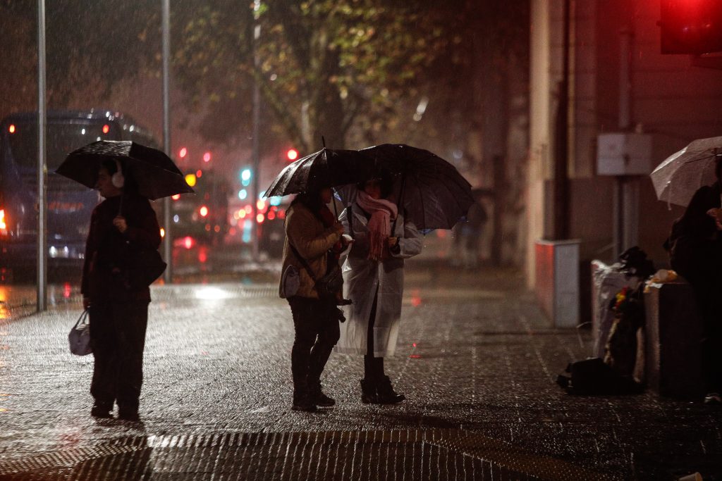 FOTOS | Así se vive el sistema frontal en Santiago