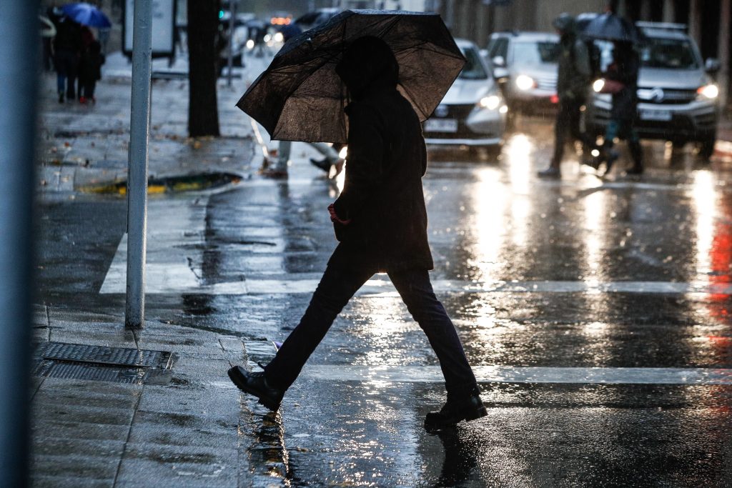 Lluvias llegarán a la zona central: expertos prevén precipitaciones y nieve en la cordillera