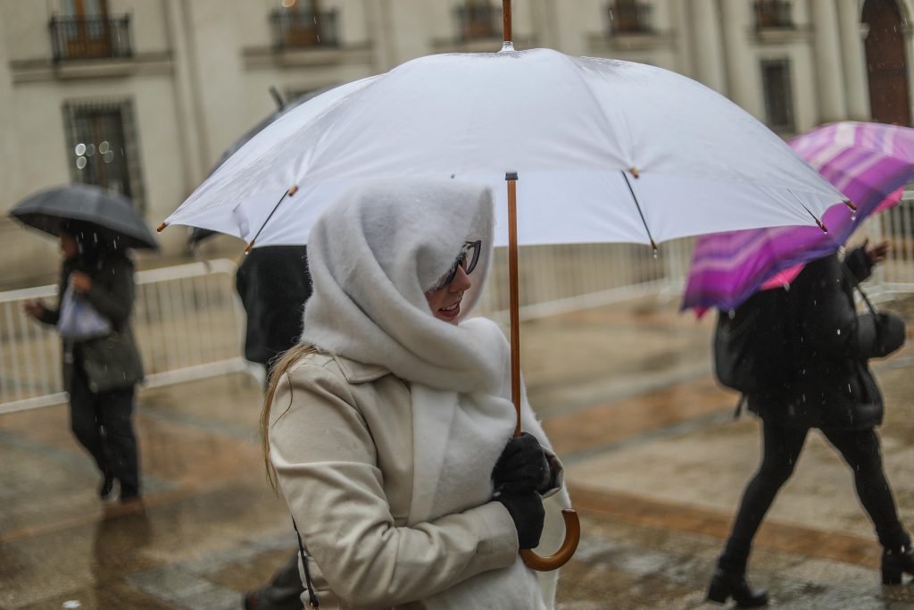 Decretan alerta Amarilla en Valparaíso: advierten riesgo de aluviones, derrumbes y fuertes lluvias