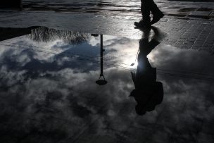 Sistema frontal amenaza con intensas lluvias en la RM entre esta noche y la madrugada del lunes