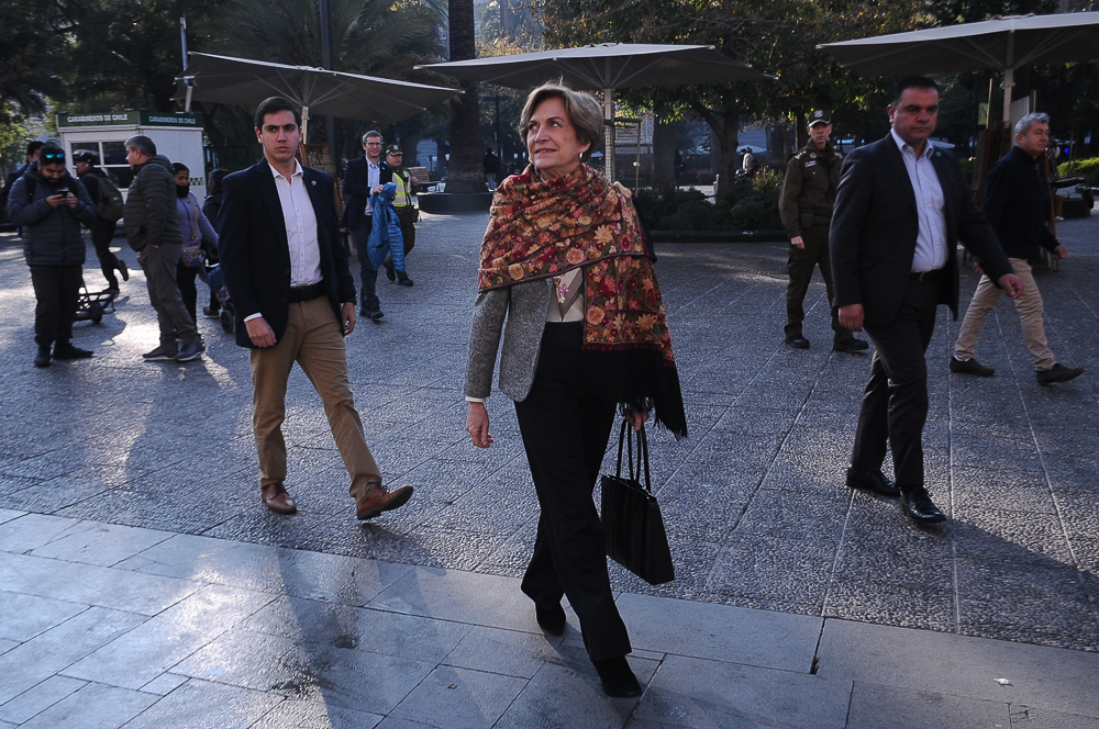 Evelyn Matthei asiste a reunión convocada por el Cardenal Chomali: “tenemos que sacar a Chile adelante