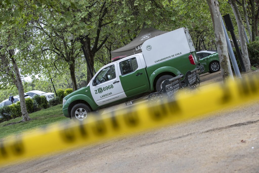 Delincuentes apuñalan a hombre mientras paseaba a sus mascotas en el Parque Los Reyes