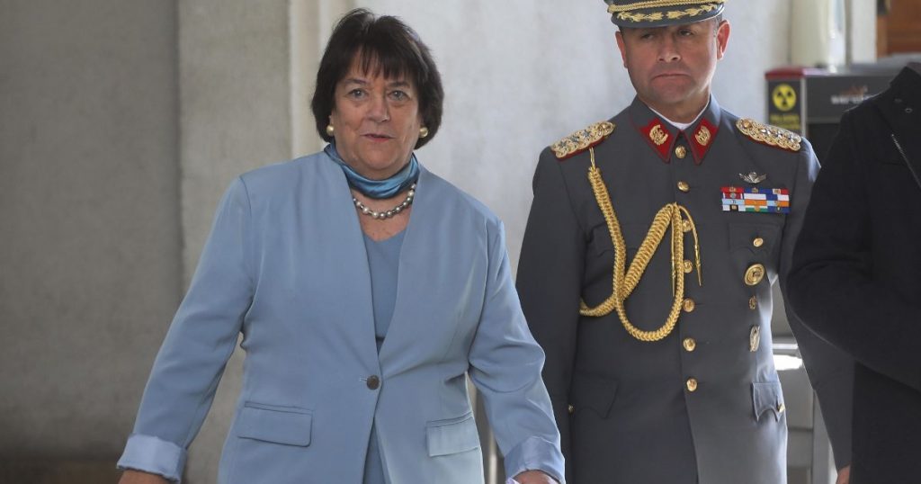 Ministra de Defensa instruyó sumario por robo de fusiles en Regimiento de Valparaíso