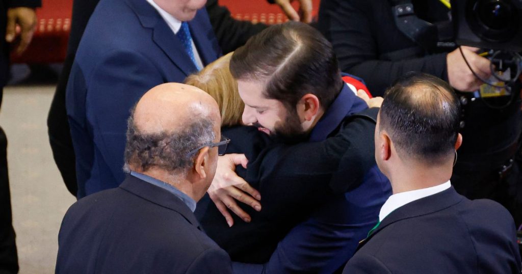 El aplaudido saludo entre Boric y Bachelet en la Cuenta Pública 2025