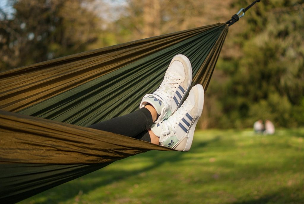 Tendencias en zapatillas urbanas: lo que está marcando la temporada