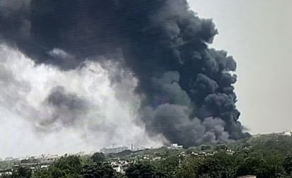 VIDEO | Tragedia en India: sobreviviente de avión estrellado aparece herido y en shock