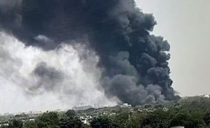 VIDEO | Tragedia en India: sobreviviente de avión estrellado aparece herido y en shock