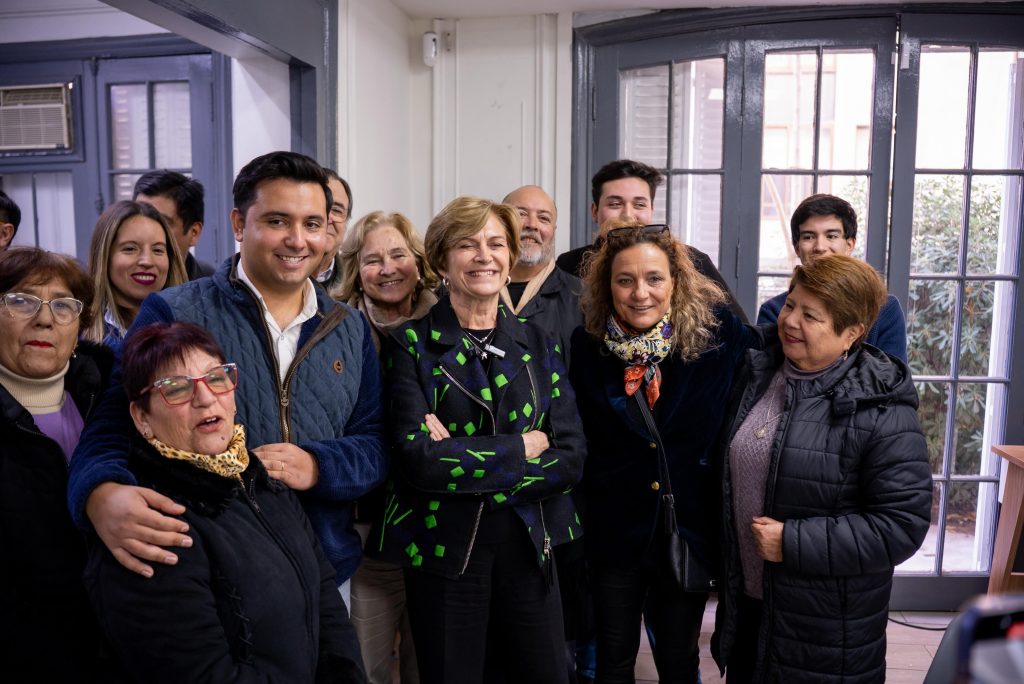 Evelyn Matthei recibe el apoyo de más de 10 organizaciones de la sociedad civil