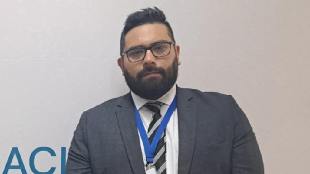 Solicitan renuncia al director de Migraciones de Antofagasta tras ausentarse en 71 mañanas y recibir evaluación de 0%