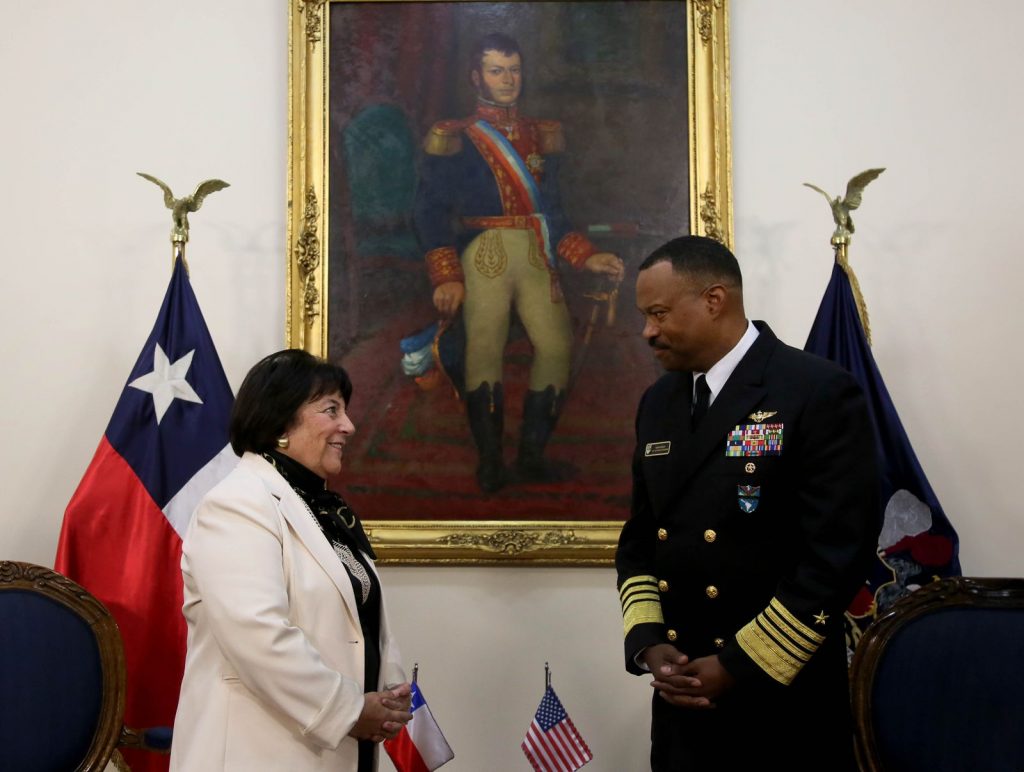 Ministra De Defensa recibió a jefe del Comando Sur de EE.UU.