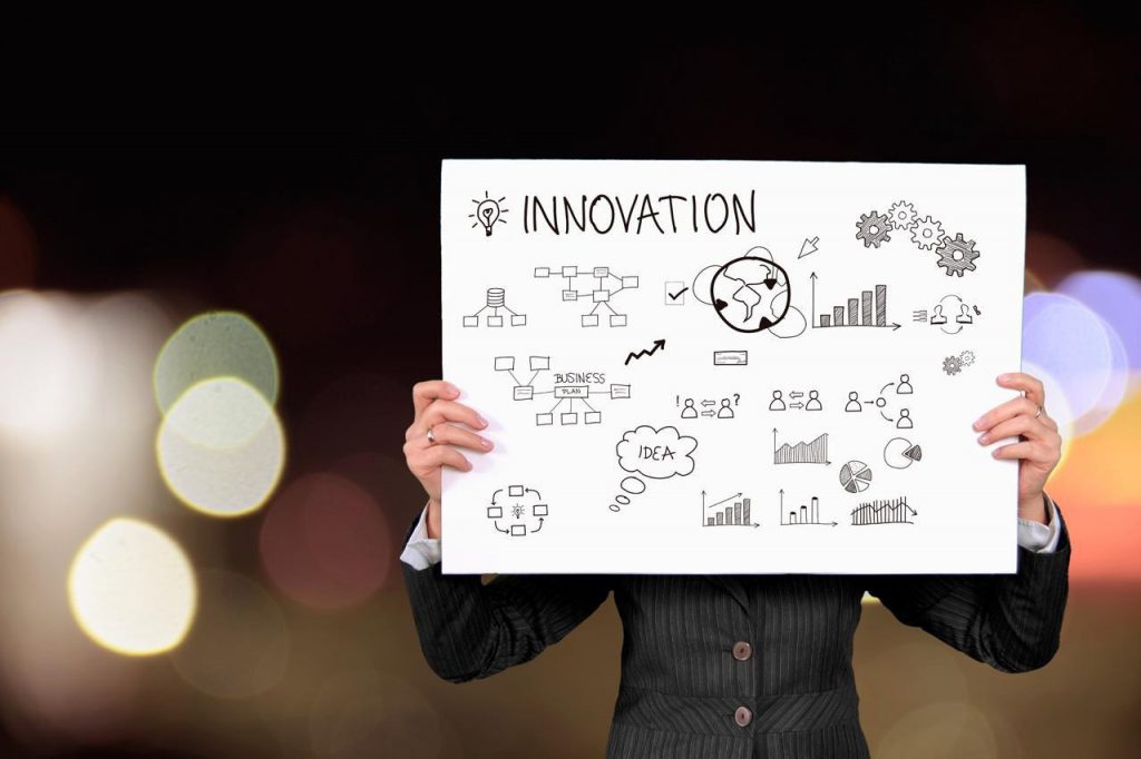 Expertos en innovación apuntan a fortalecer estabilidad y retención de talento para potenciar inversión extranjera en Chile