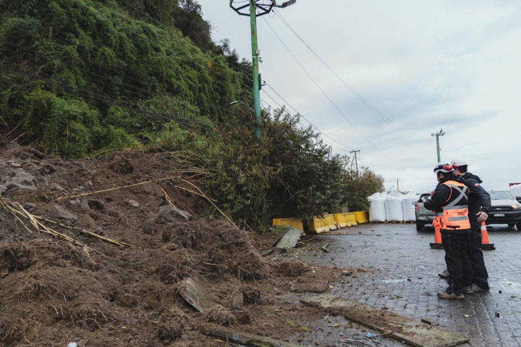 Nuevo deslizamiento en ruta Chinquihue obliga a medidas de emergencia en Puerto Montt