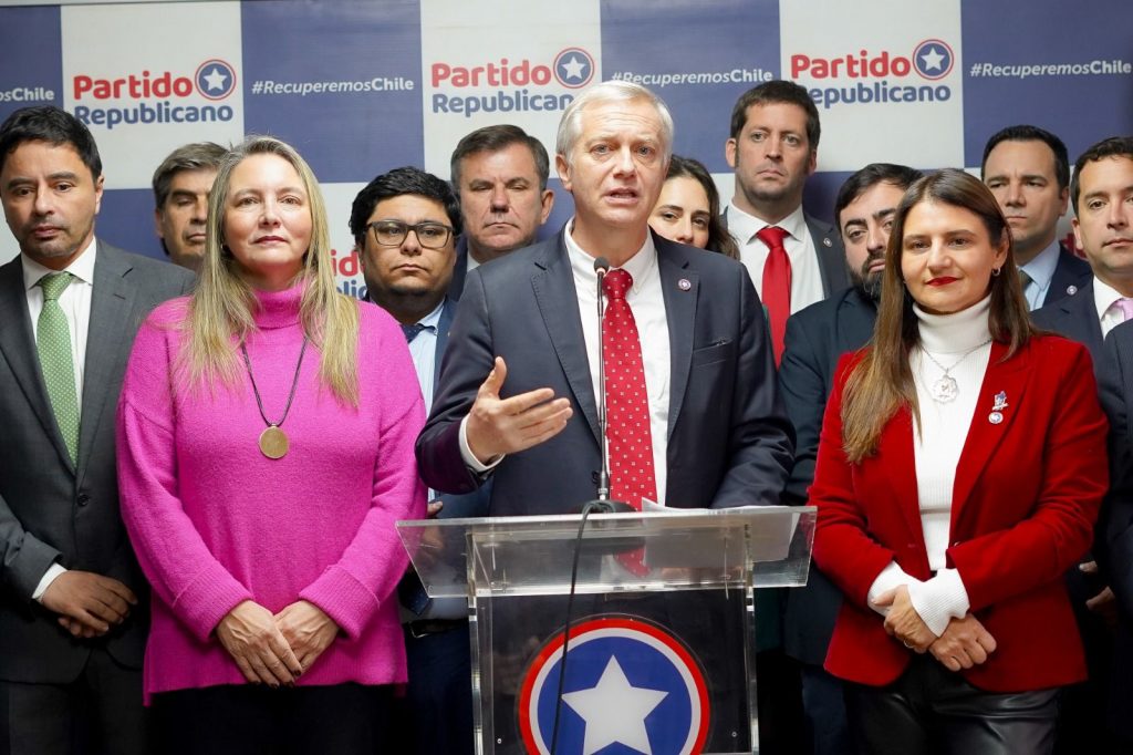 Kast lanzó nueva consulta nacional: “Habla Chile - Reinicia el Estado”