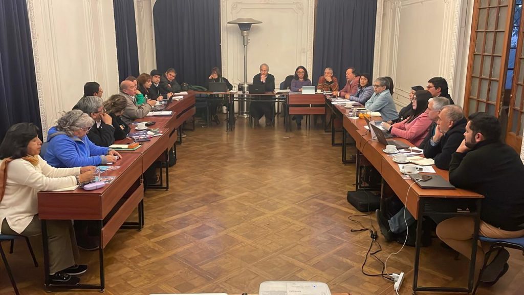 Colegio de Profesores entra en estado de alerta tras aprobación parcial de Agenda Corta Mineduc