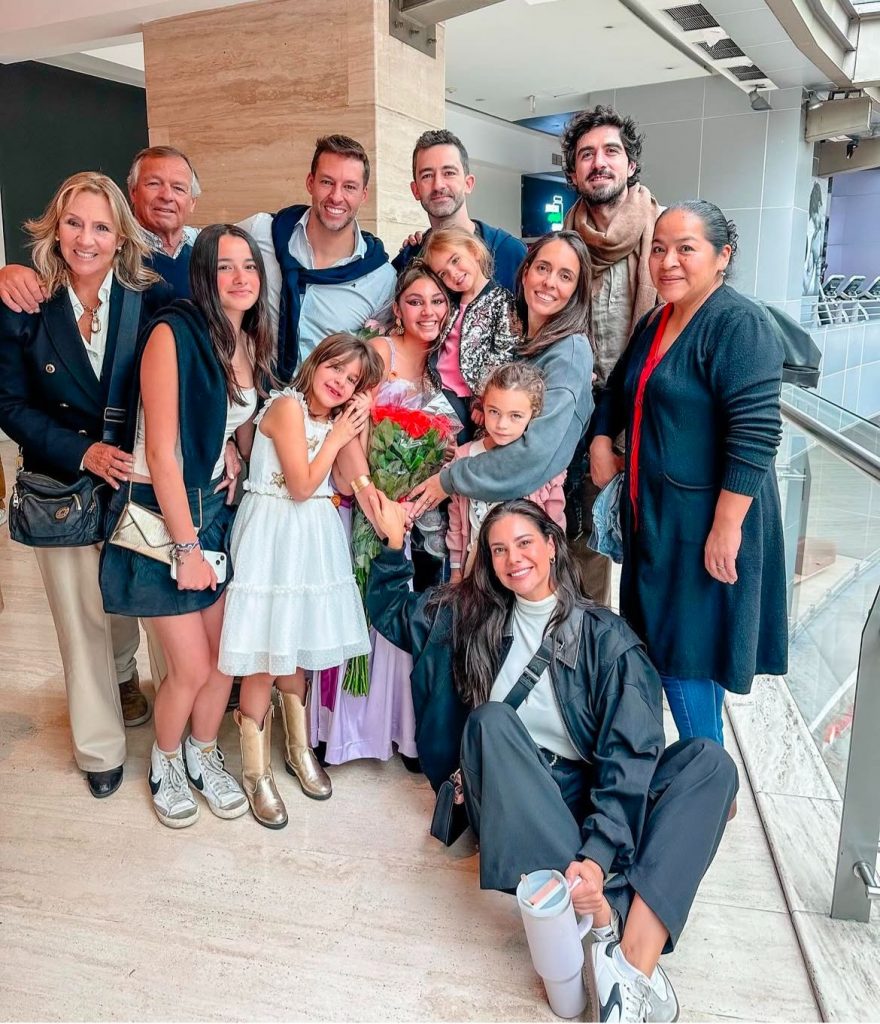 Hija de Camila Stuardo triunfa en teatro musical: “Nos dejó con la boca abierta”