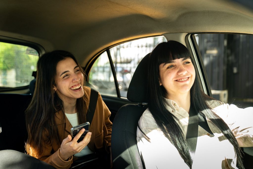 Conduciendo  el Futuro: Mujeres que redefinen la movilidad en Latinoamérica