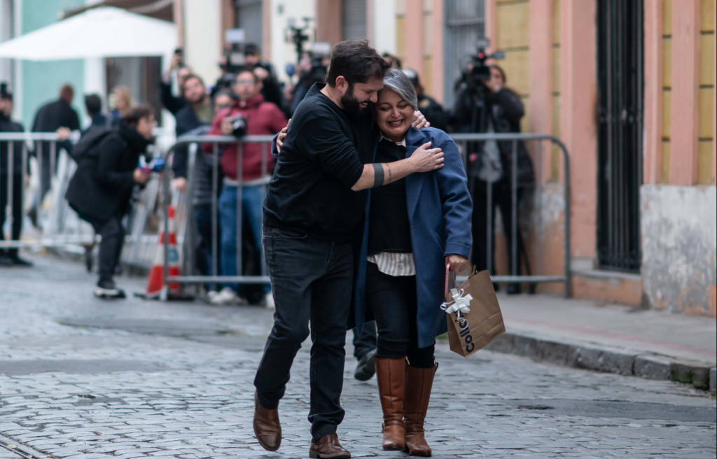 Jeannette Jara visita a Boric tras triunfo en primarias y llama a la DC a sumarse: “Quiero saber cómo podemos construir juntos”