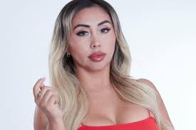 “Naya Fácil” será su nombre oficial: Influencer anuncia cambio de identidad legal