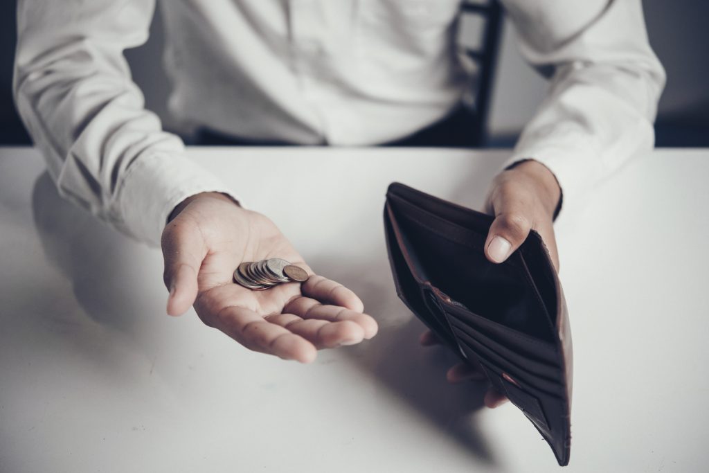Según investigación: 6 de cada 10 residentes en Chile ha sido víctima de estafas financieras por rrss