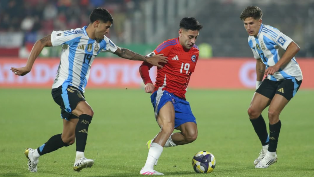 Chile pierde 0-1 frente a Argentina y se complica en las Eliminatorias al Mundial 2026