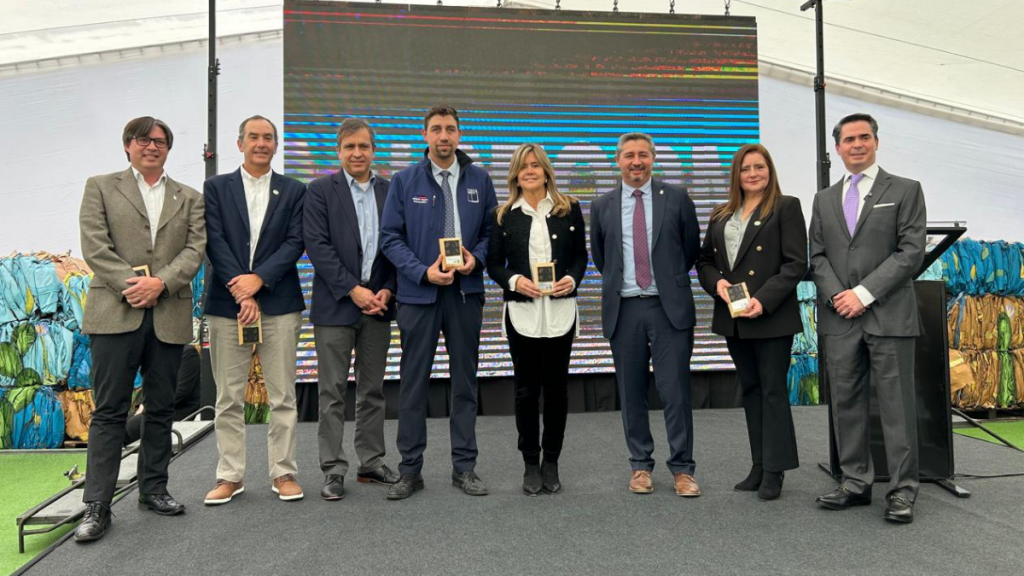 SQM Litio impulsa retiro de casi 3 mil toneladas de plástico: es el proyecto de economía circular de mayor envergadura en el mundo