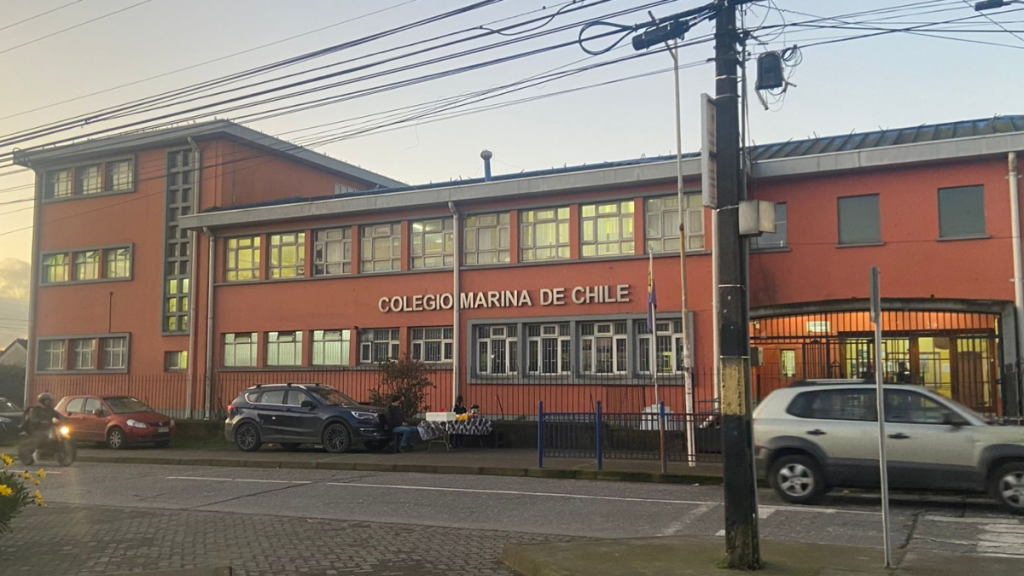 Colegio Marina de Chile enfrenta riña entre alumnas fuera del recinto y activa protocolos
