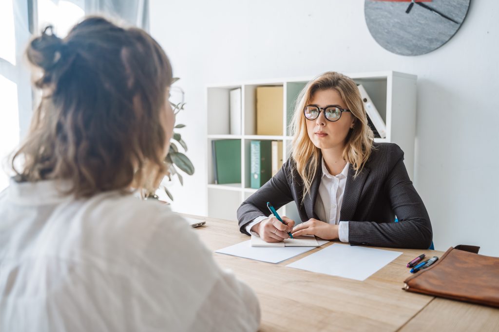 Cómo destacar en una entrevista de trabajo: lo que recomienda la inteligencia artificial