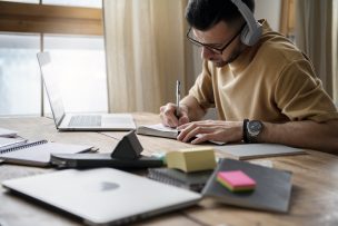 Mejores profesiones 2025: lo que recomienda la IA para asegurar tu futuro