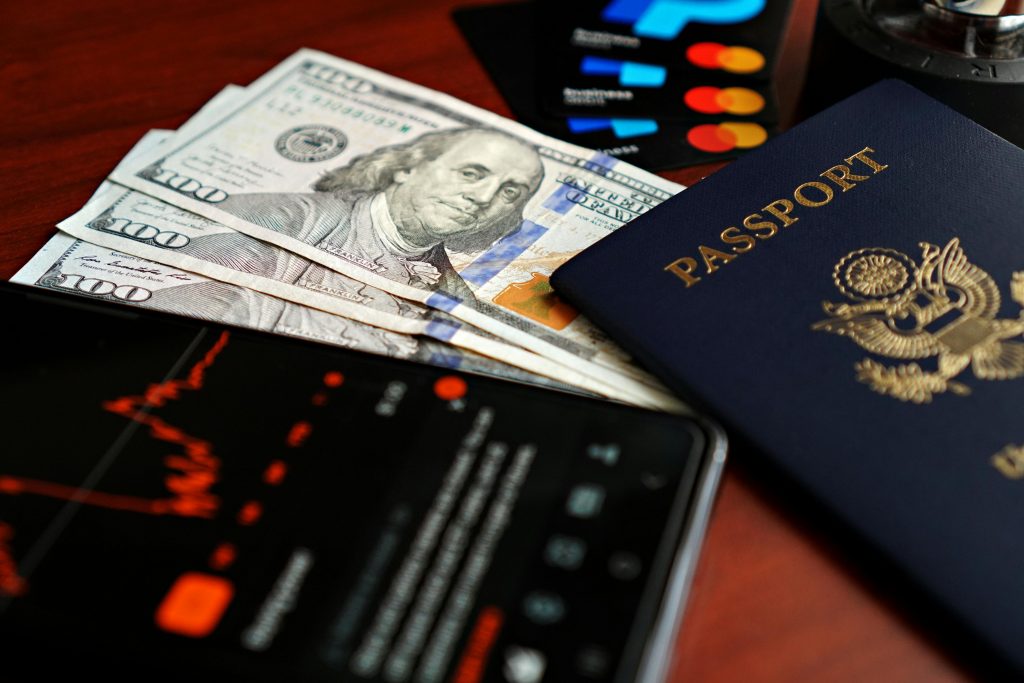 Mudanzas en pausa: El limbo de las visas J-1 para los docentes que postulan a EE.UU.