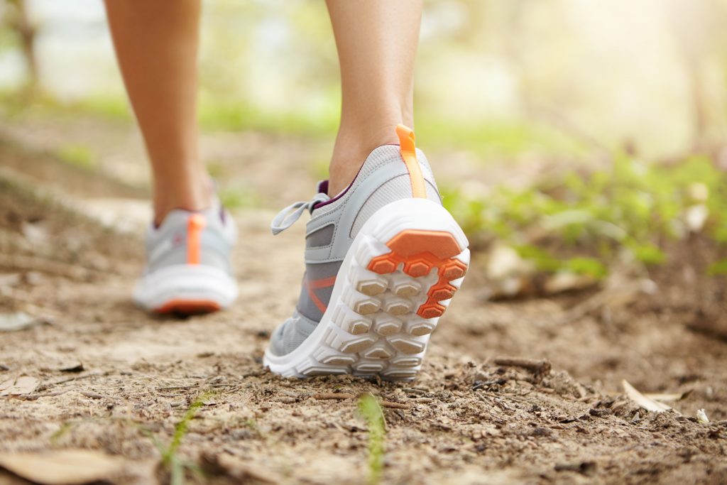 Caminar para estar saludable: esta es la meta diaria que sí funciona