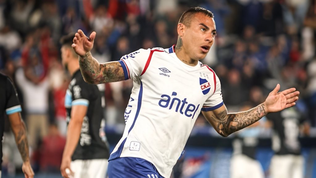 ¿Se acerca a la U?: Eduardo Vargas rompe con Nacional y cobrará millonaria cláusula
