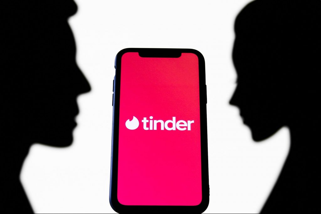 “Tengo una cita... que no existe”: Rostro televisivo enfrenta suplantación en Tinder