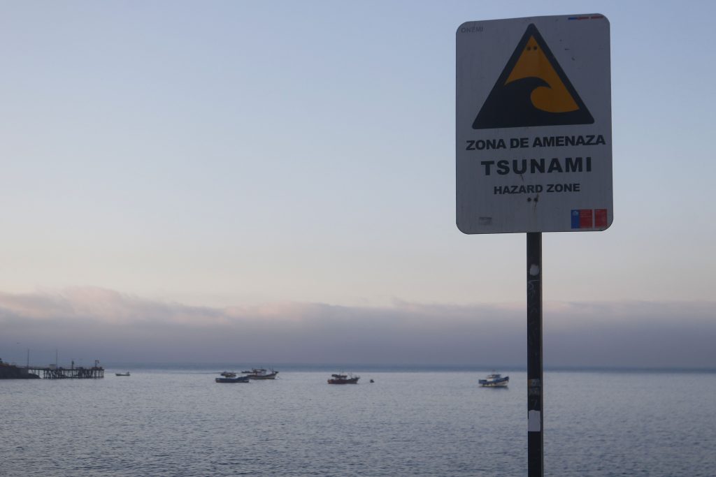 Comienza evacuación en Rapa Nui tras alerta de tsunami