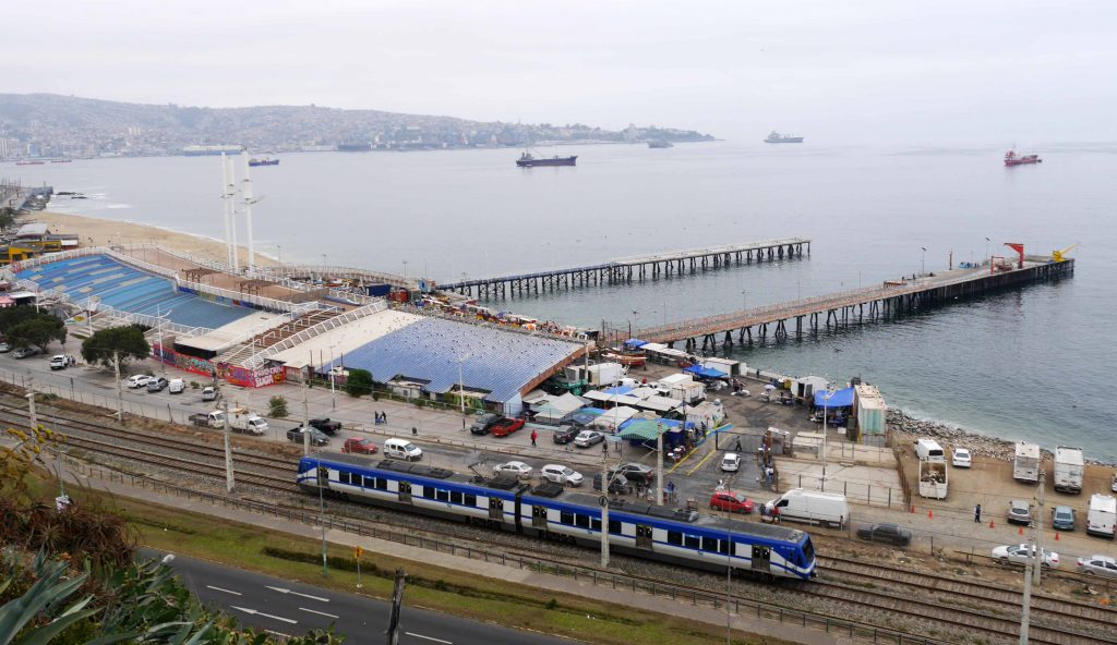 Iniciativa busca que próximo gobierno reciba proyecto de tren Santiago-Valparaíso con 