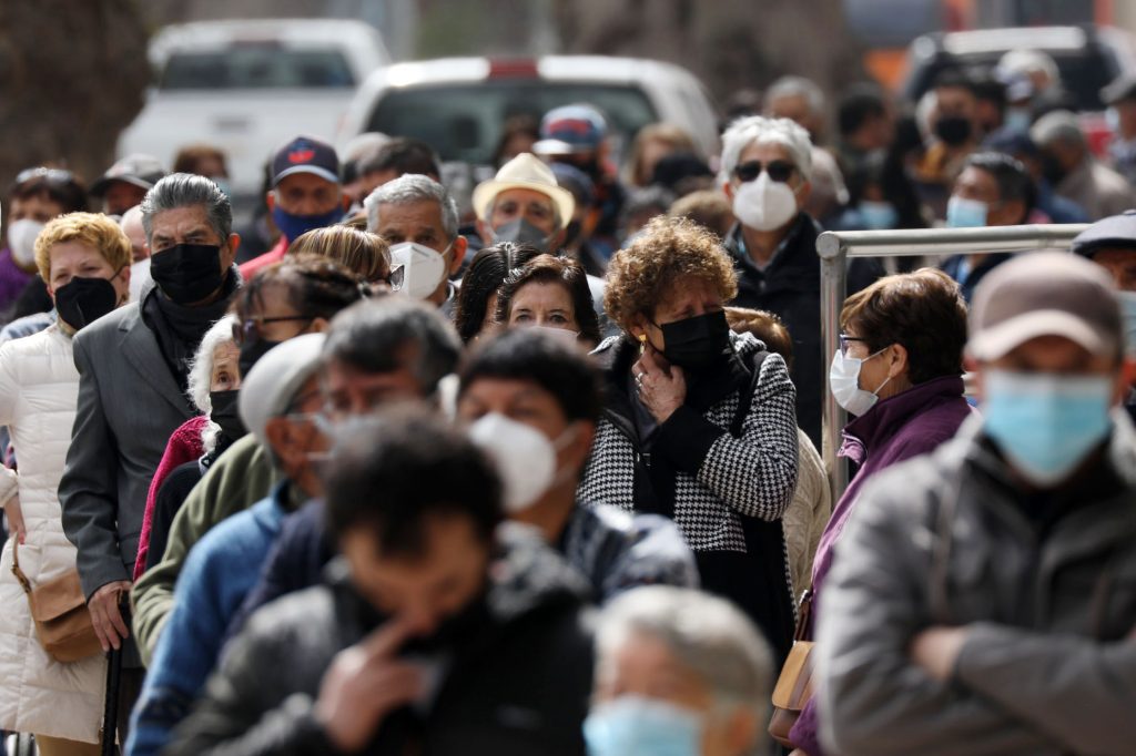 Ipsos: La sociedad chilena considera que la vejez inicia a los 64 años y sólo un 14% la espera con ansias