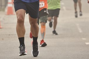 Cómo seguir corriendo en invierno sin lesionarse: 4 claves de un experto