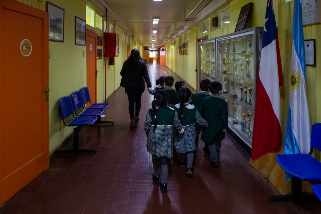 Senapred informa alerta vigente por tsunami y suspensión de clases en sectores inundables