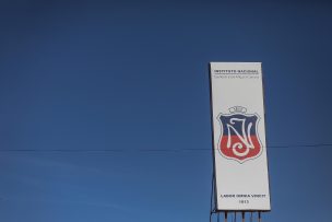 Barricadas en el Instituto Nacional obligan a suspender clases matinales