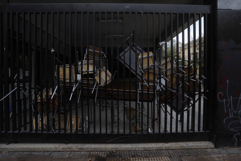 Se reactivan tomas estudiantiles en Santiago: Instituto Nacional y tres liceos paralizan actividades