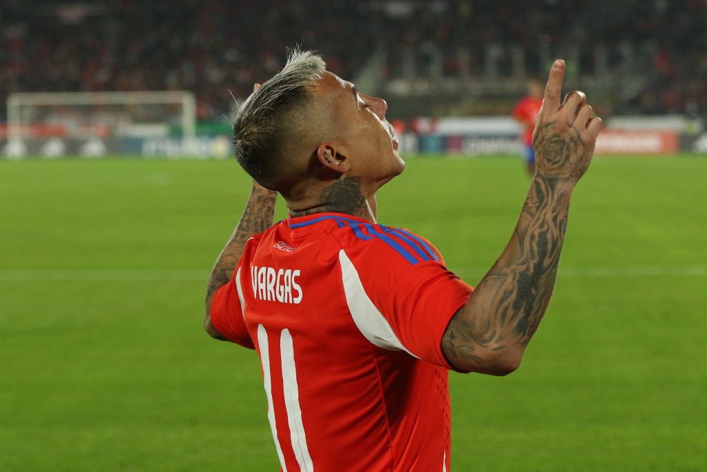 Bombazo en el fútbol chileno: Eduardo Vargas sorprende y firma con Audax Italiano