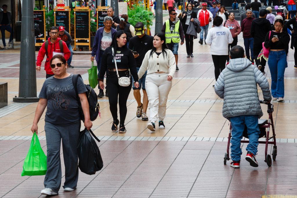 Salario pretendido promedio cae 1,2% en el primer semestre y se aleja de la inflación acumulada