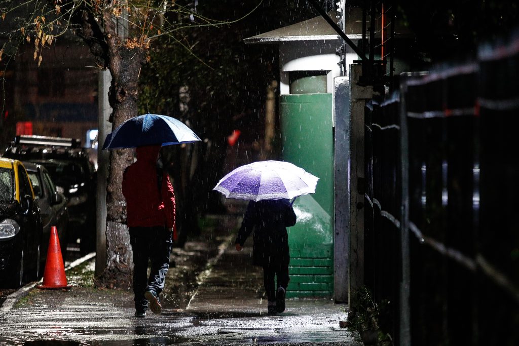 ¡Atención! Se viene fuerte sistema frontal con lluvias intensas en el centro del país