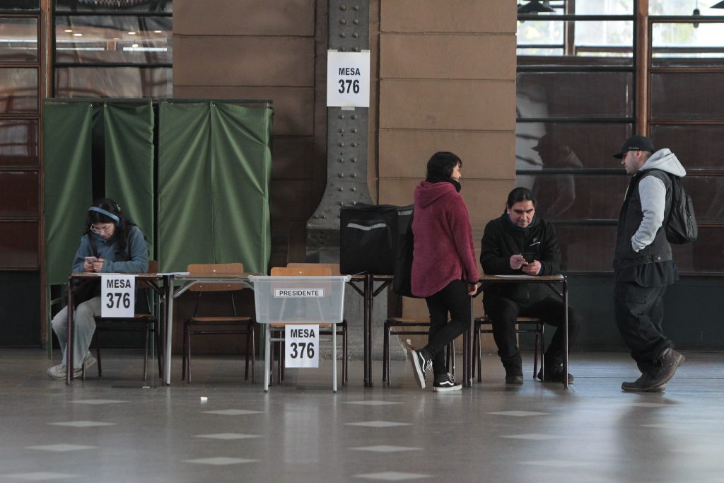 Cámara aprueba día libre para vocales de mesa y proyecto pasa al Senado