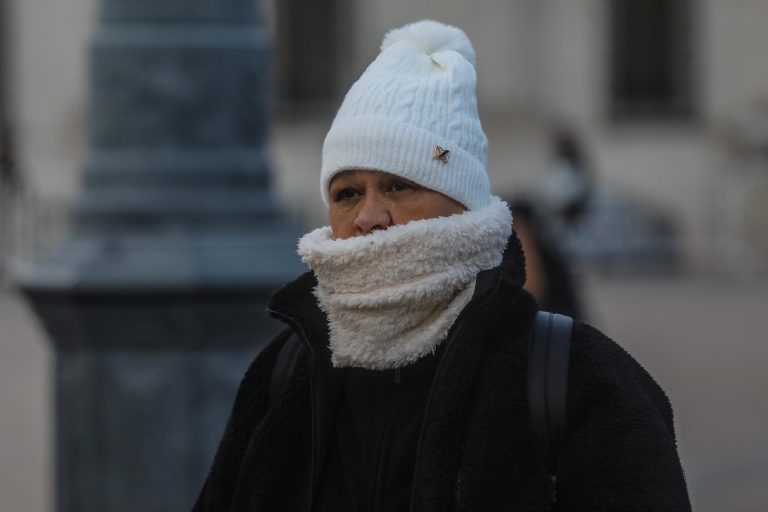 Expertas entregan recomendaciones para enfrentar las bajas temperaturas durante el invierno