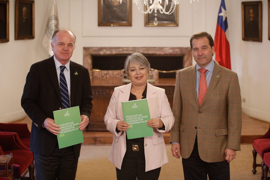 Sociedad Nacional de Agricultura presenta propuestas para el sector agrícola a Jeannette Jara