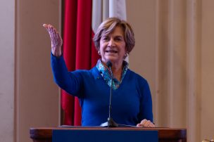 Matthei desiste de acción judicial y llama a una campaña limpia y sin agresiones