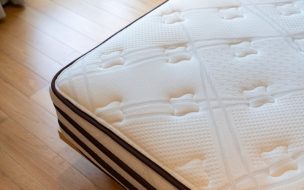 ¿Cada cuánto tiempo hay que cambiar un colchón para evitar molestias en la espalda y un mal dormir?